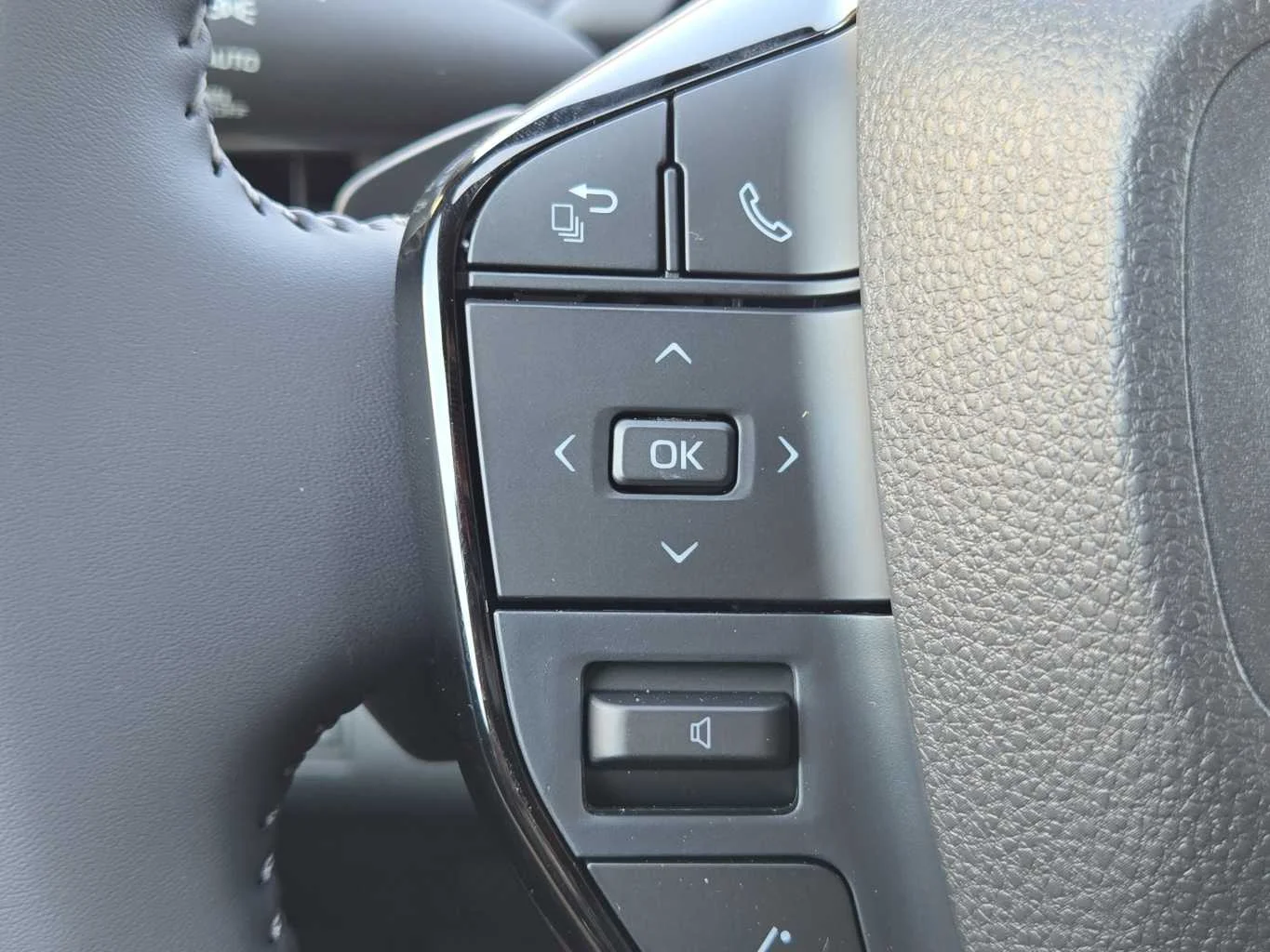 New 2026 Wind Chill Pearl Toyota XLE image 22