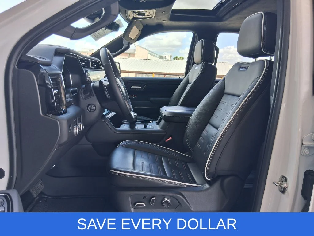 Used 2025 White GMC AT4X image 23
