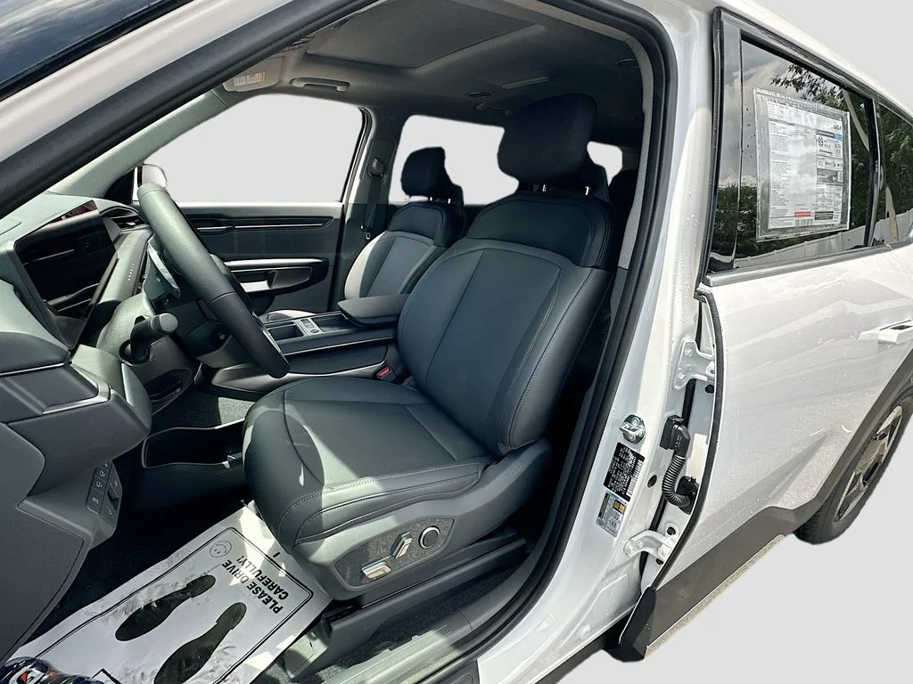New 2026 Glacial White Pearl Kia Light Long Range RWD image 21