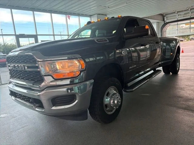 Used 2021 Granite Crystal Metallic Clearcoat Ram Tradesman image 3