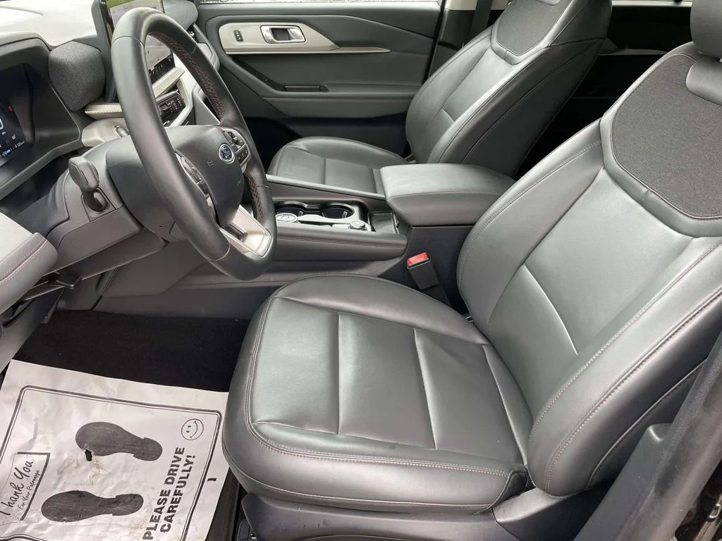 Used 2025 Black Metallic Ford Active image 13
