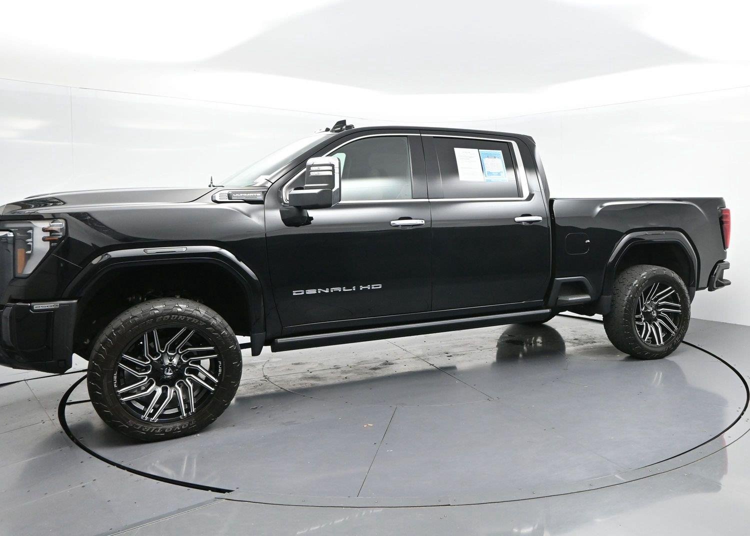 Used 2024 Onyx Black GMC Denali Ultimate image 4