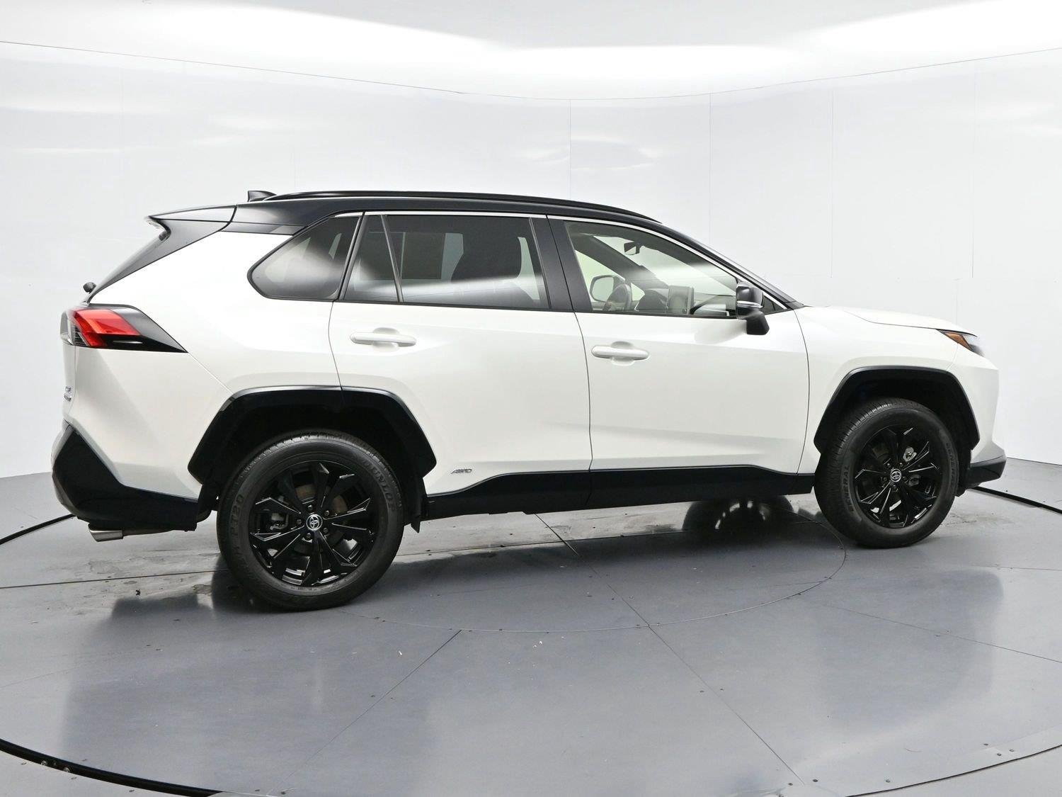 Used 2022  Toyota Hybrid XSE image 8