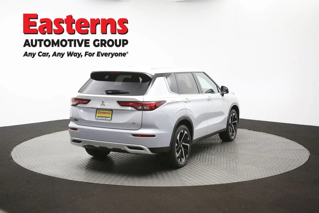 Used 2024 White Mitsubishi SE image 39