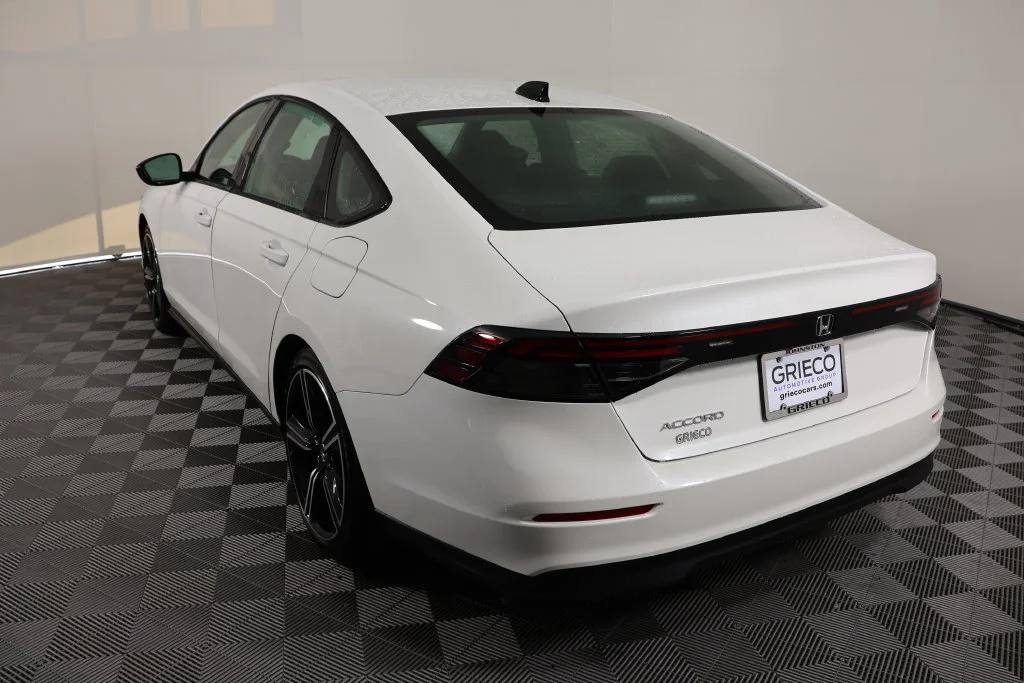 Used 2026 Platinum White Pearl Honda SE image 6