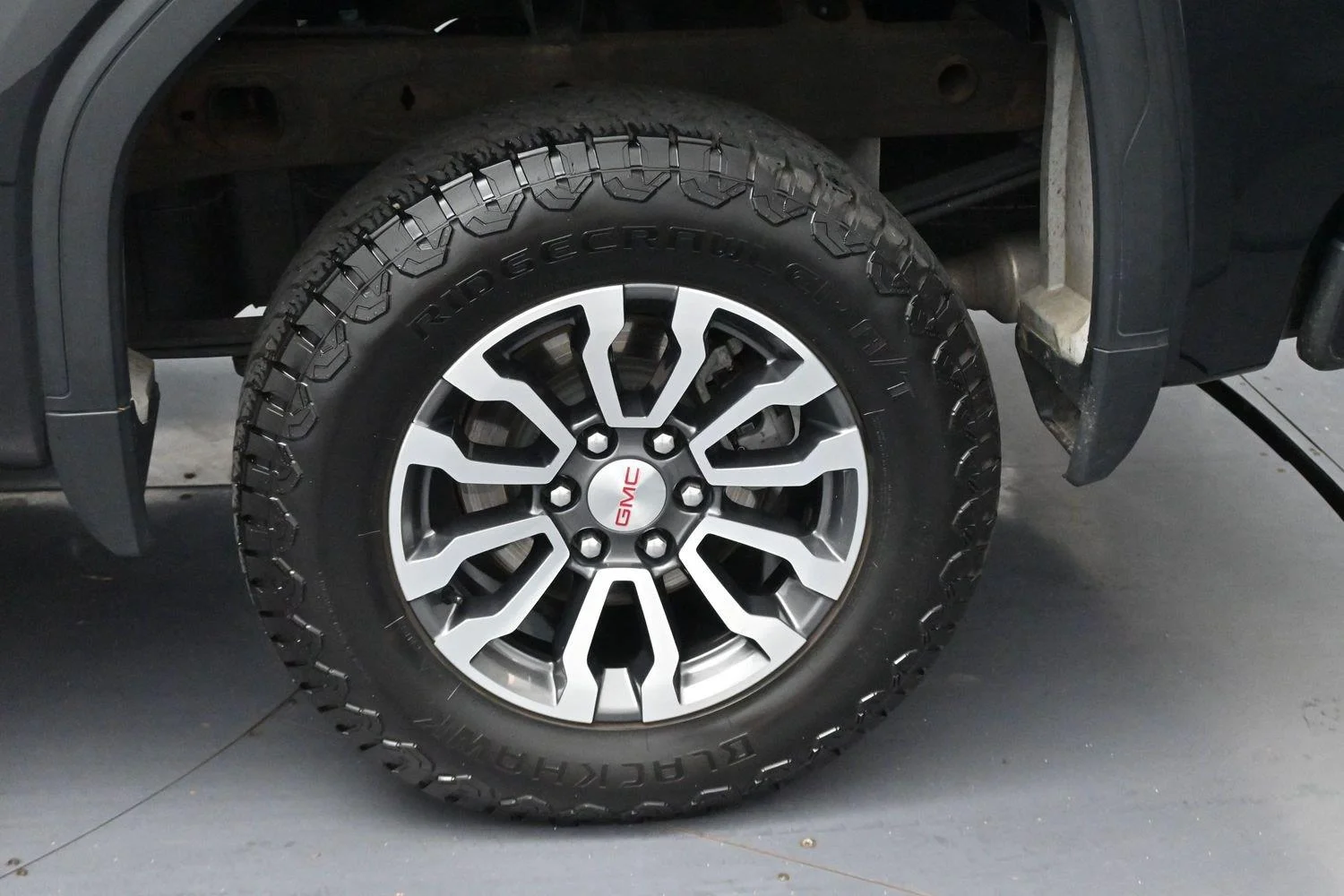 Used 2020 CARBON BLACK METALLIC GMC AT4 image 37