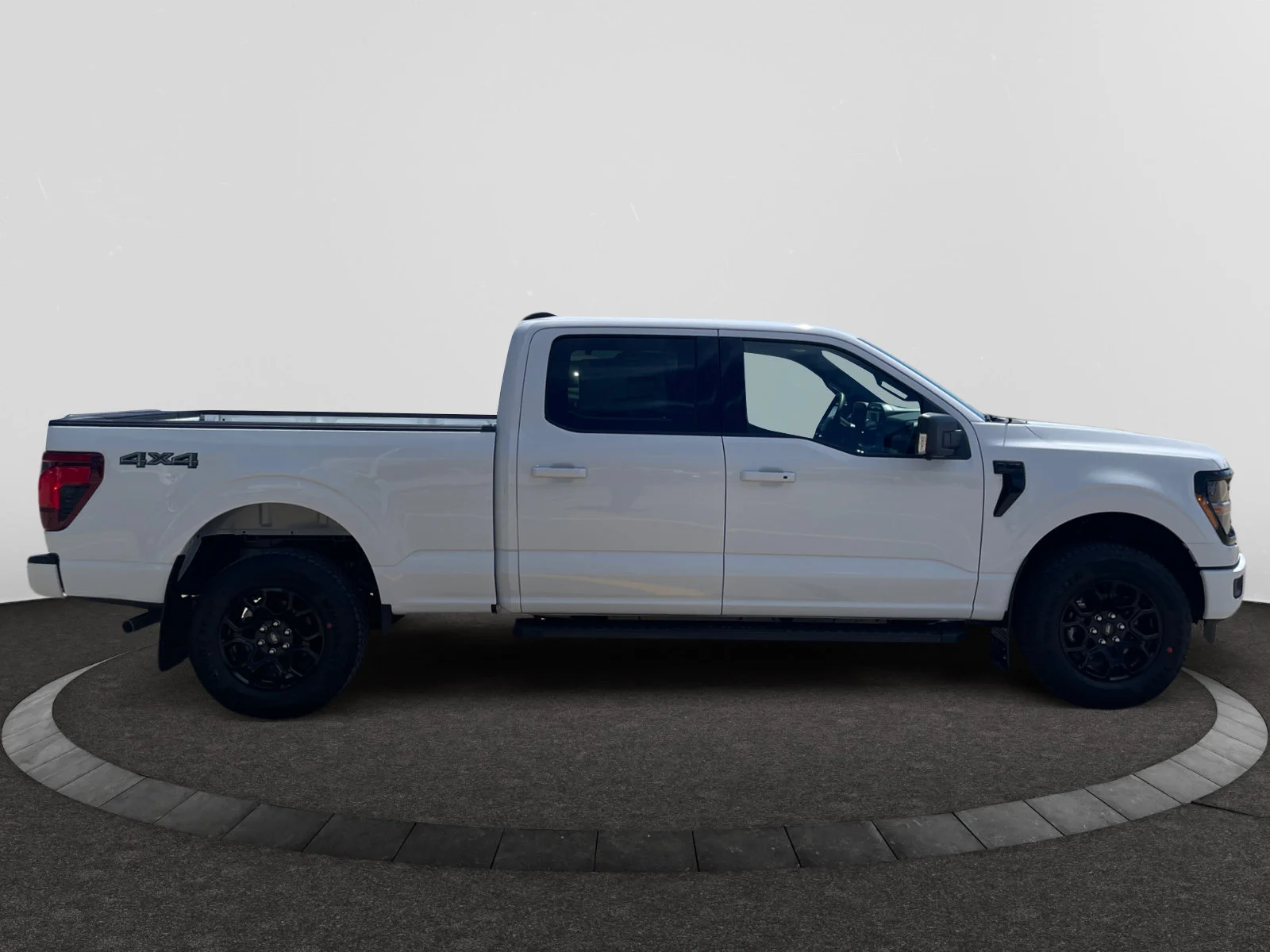 New 2026 Oxford White Ford XLT image 6