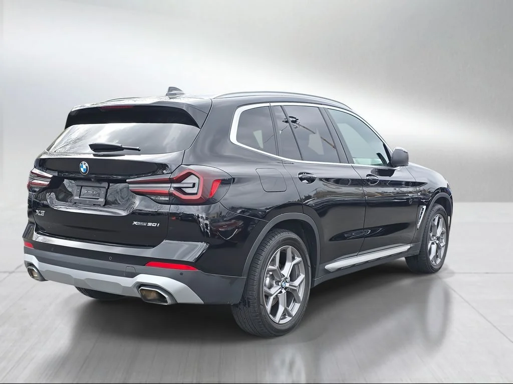 Used 2024 Black Sapphire Metallic BMW xDrive30i image 3