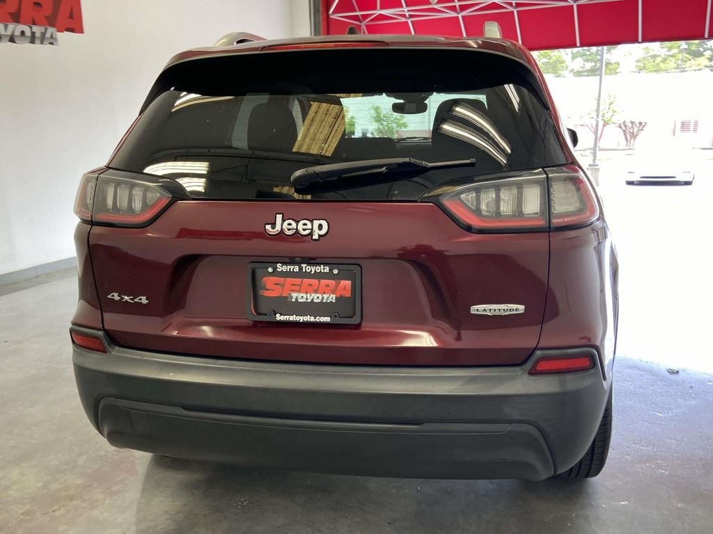 Used 2021 Red Jeep Latitude image 4