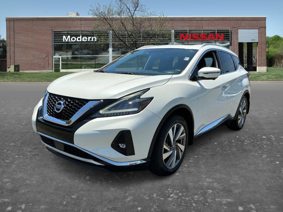 Used 2019 Pearl White Tricoat Nissan SL image 1