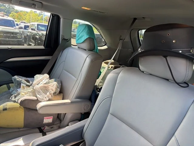 Used 2018 White Toyota XLE image 10