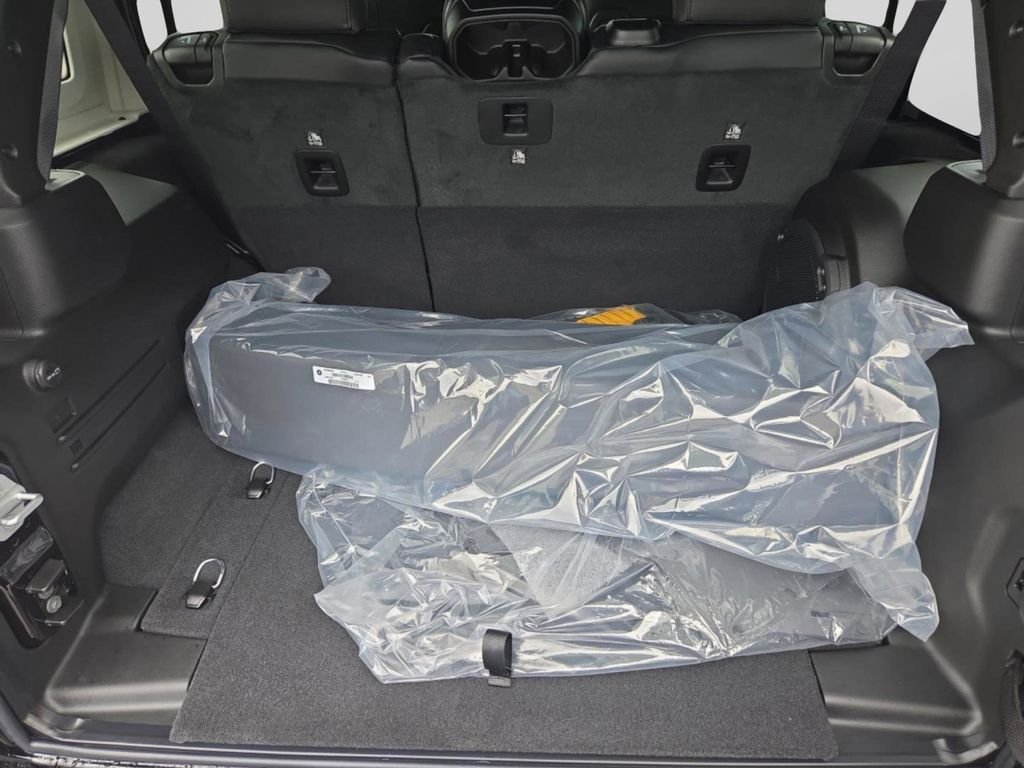 2025 Jeep Wrangler 4-Door Sahara - Photo 10