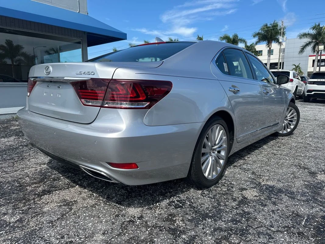 Used 2014  Lexus  image 2
