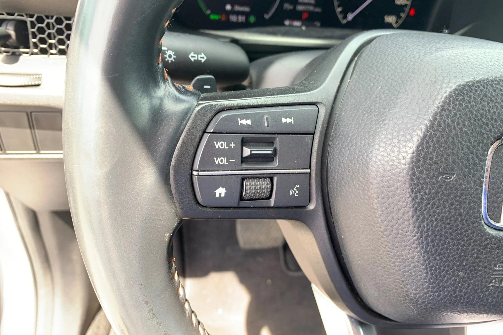 Certified Used 2024 Lunar Silver Metallic Honda Sport-L image 27