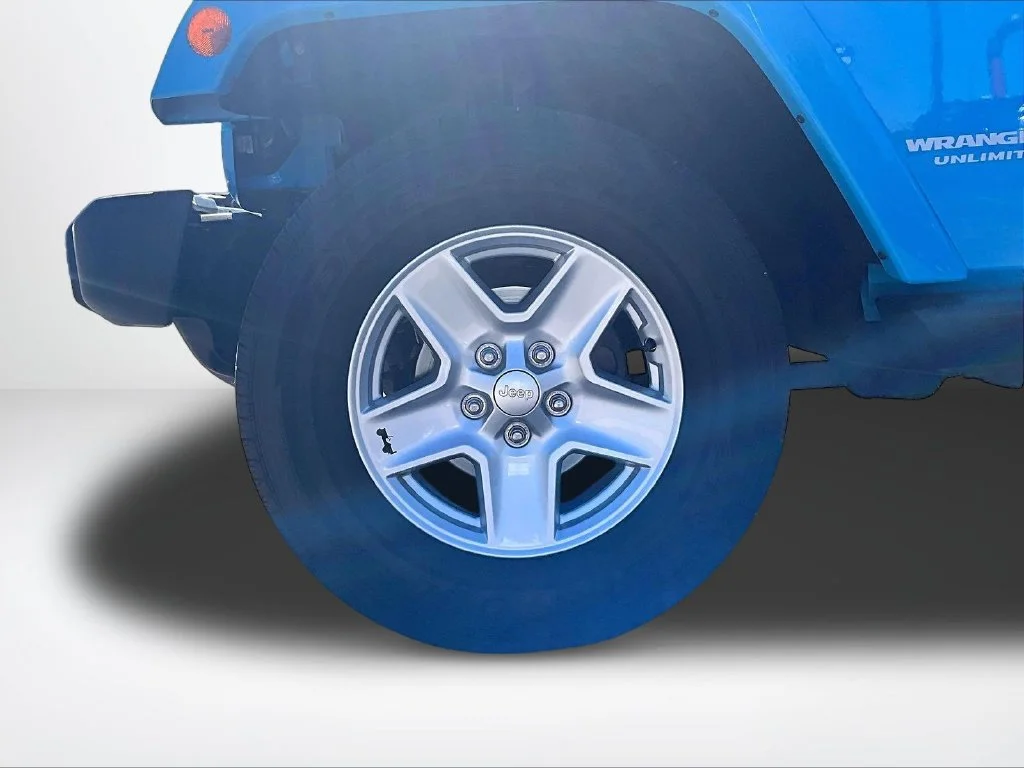 Used 2017 Blue Jeep Unlimited Sahara image 10
