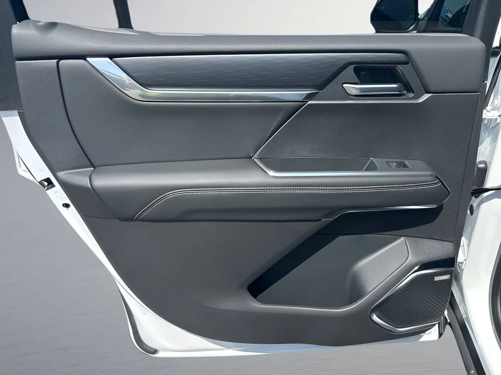 New 2026 Summit White GMC Elevation image 28