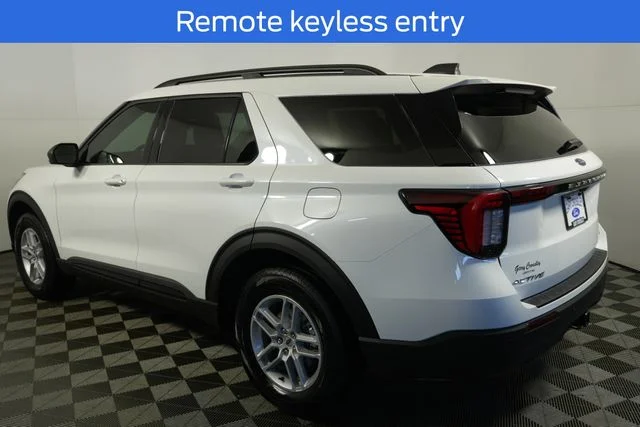 New 2026 Star White Metallic Tri-Coat Ford Active image 5