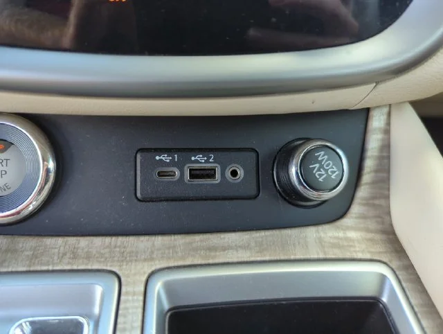 Used 2019 Brown Nissan SL image 41