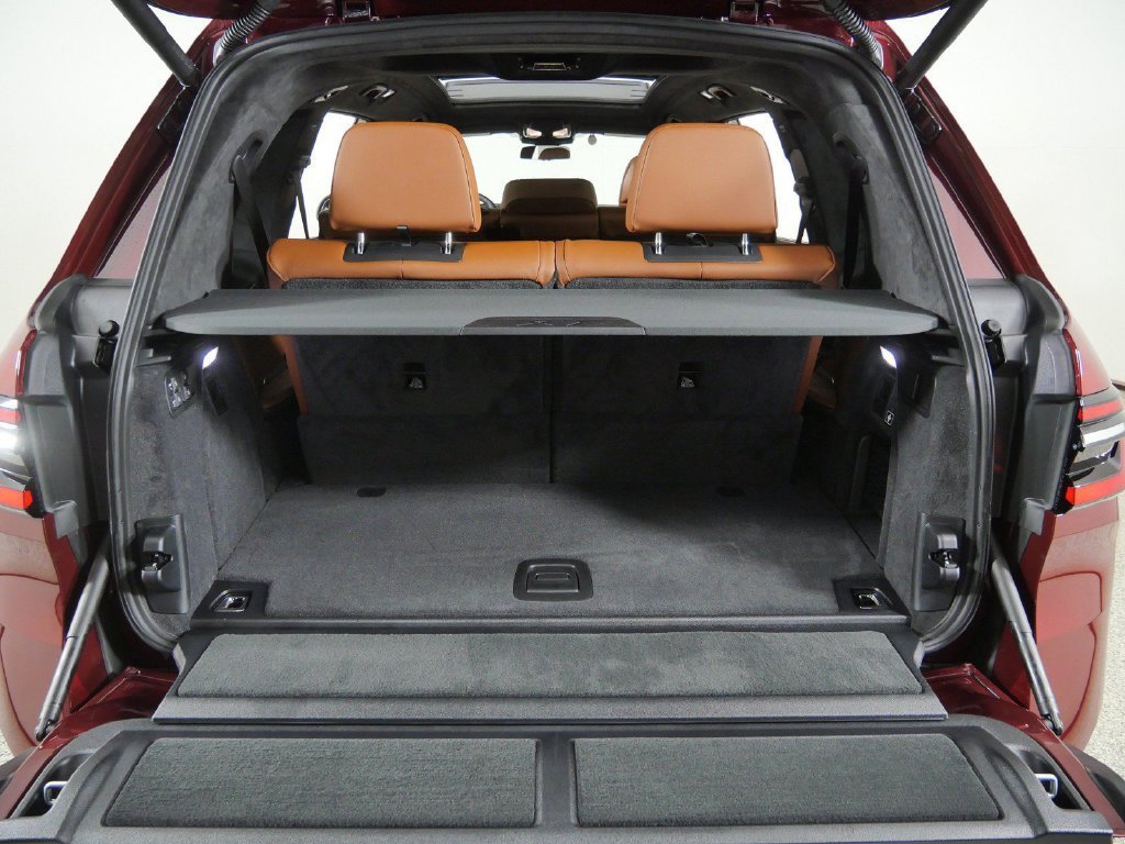 Used 2027 Red BMW xDrive40i image 31