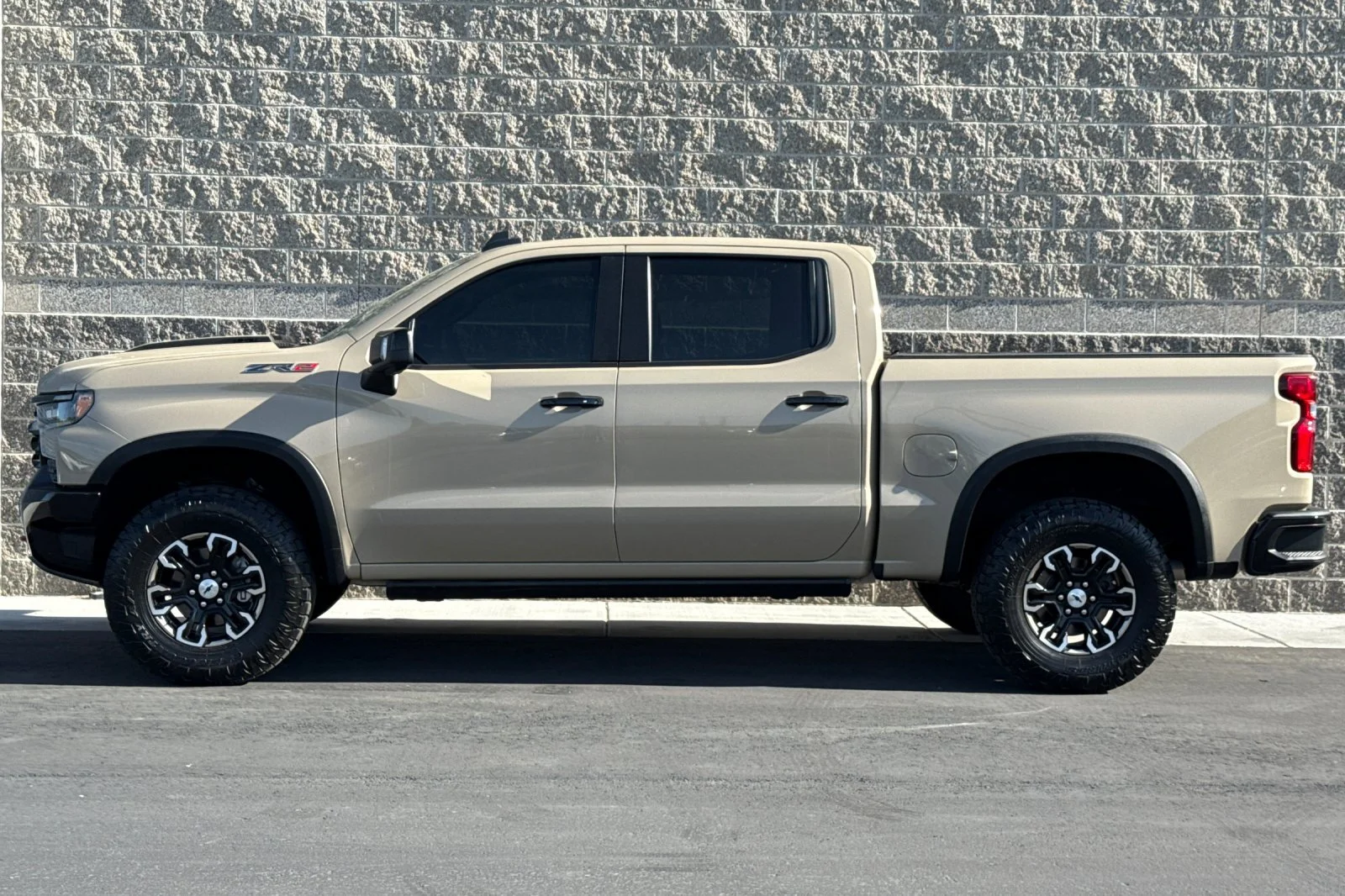 Used 2023 Sand Dune Metallic Chevrolet ZR2 image 6