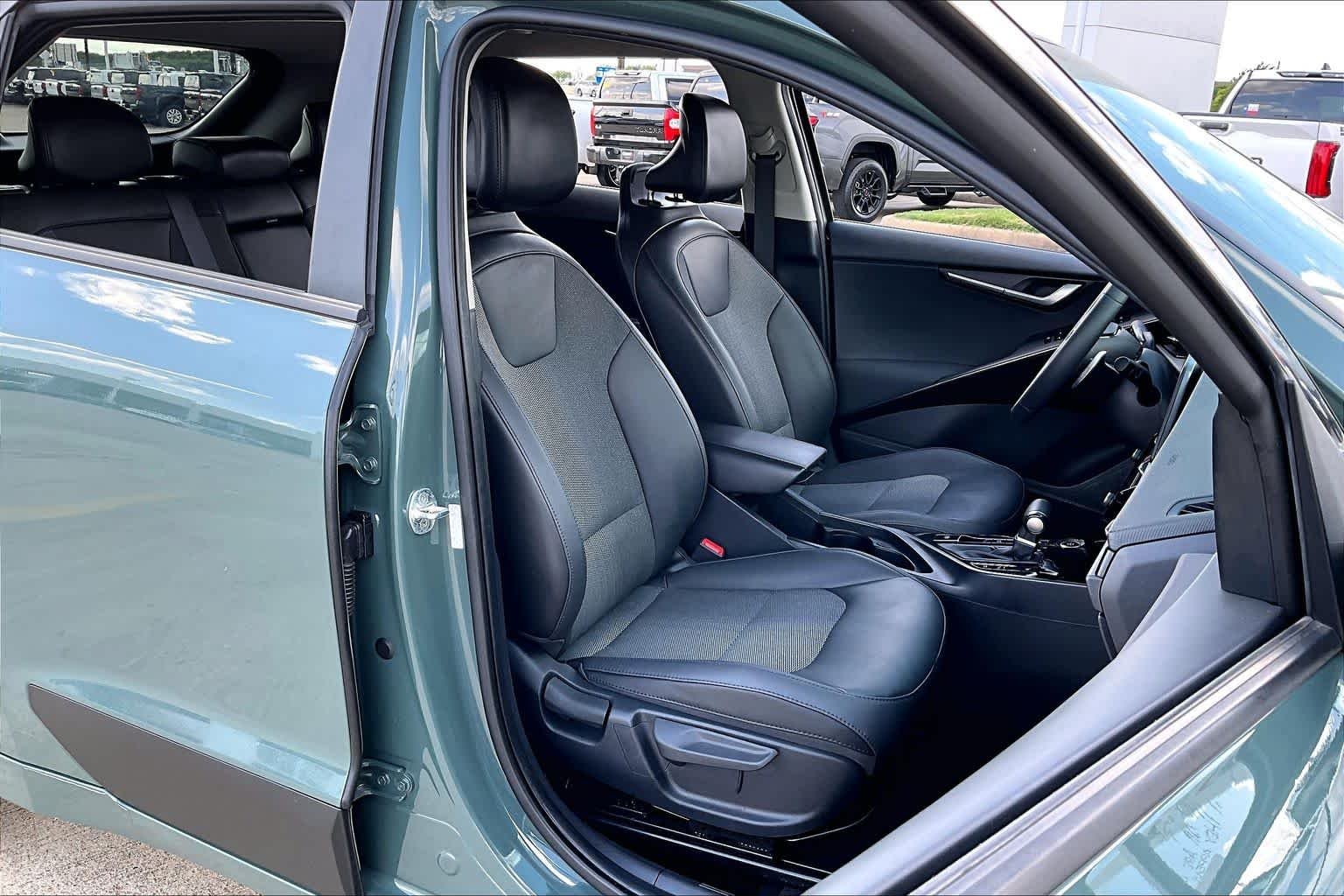Used 2023 Cityscape Green Kia EX image 16