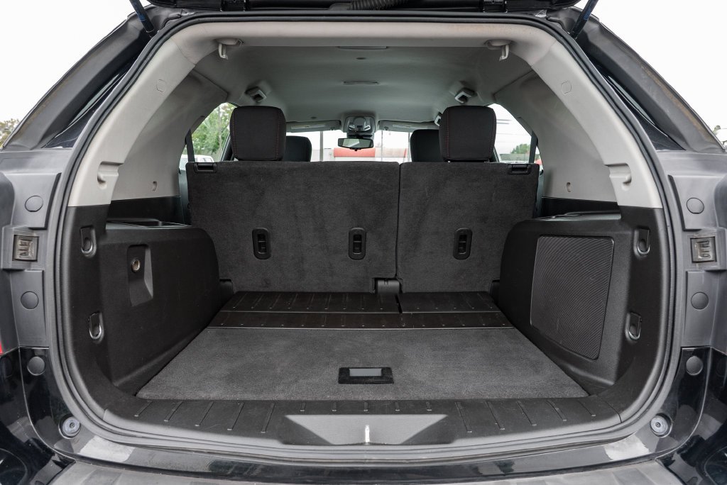 Used 2013 Black Chevrolet LS image 8