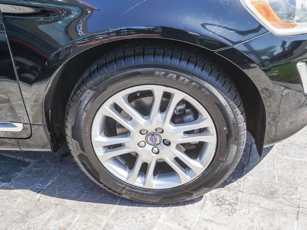 Used 2016 Black Volvo T5 Drive-E Premier image 9