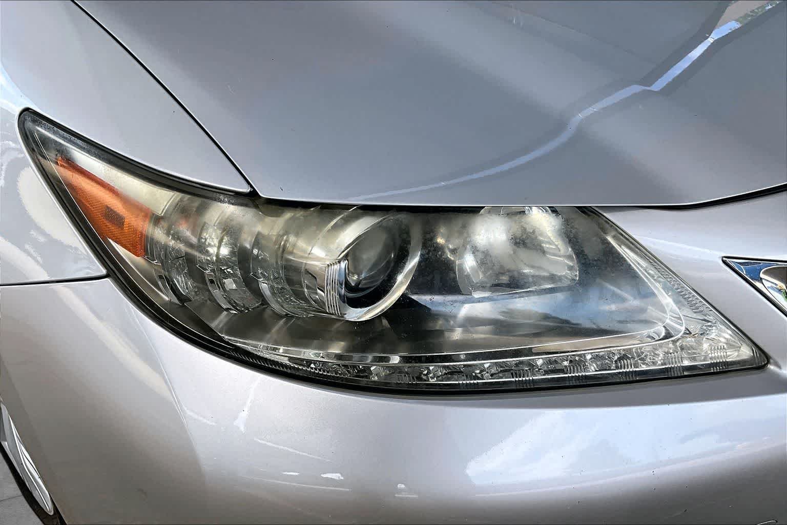 Used 2013 Silver Lining Metallic Lexus 4dr Sdn image 27