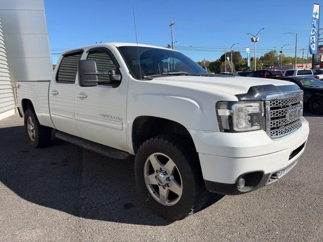 Used 2013 White GMC Denali image 3