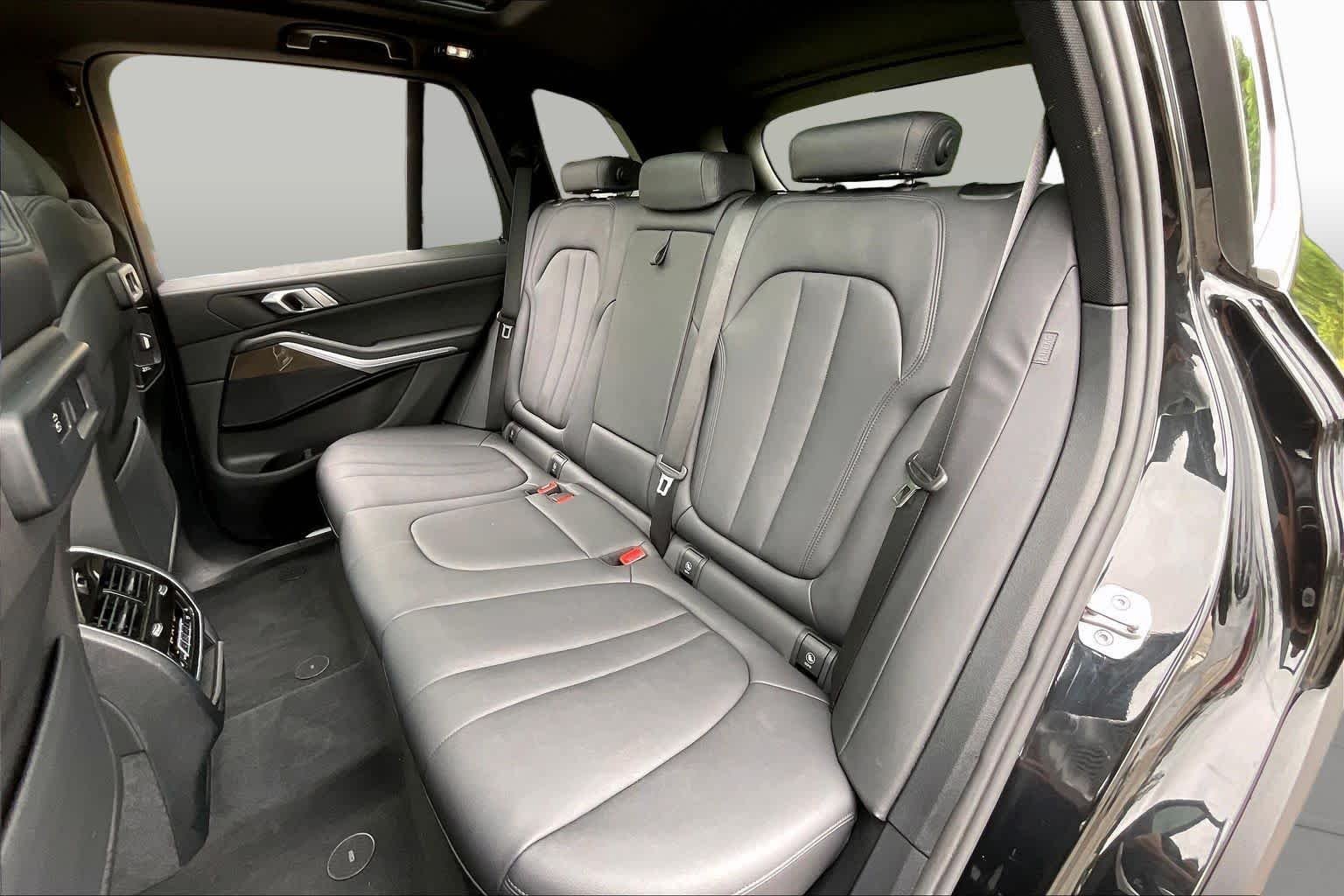 Used 2022 Black Sapphire Metallic BMW xDrive40i image 20