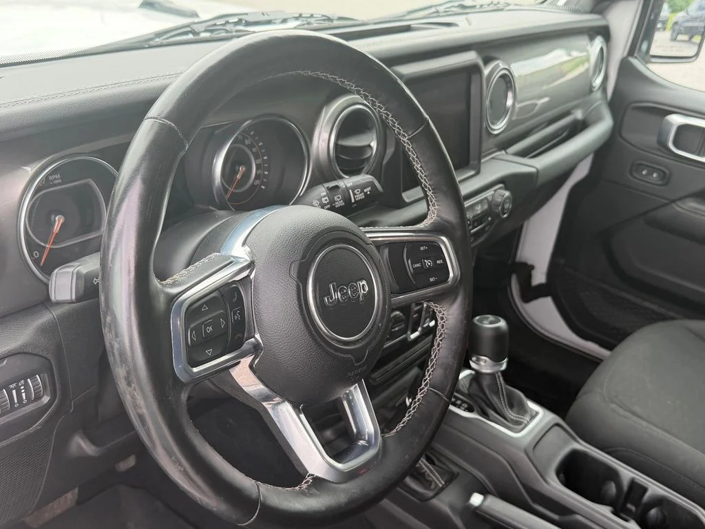 Used 2021 White Jeep Unlimited Sahara image 13