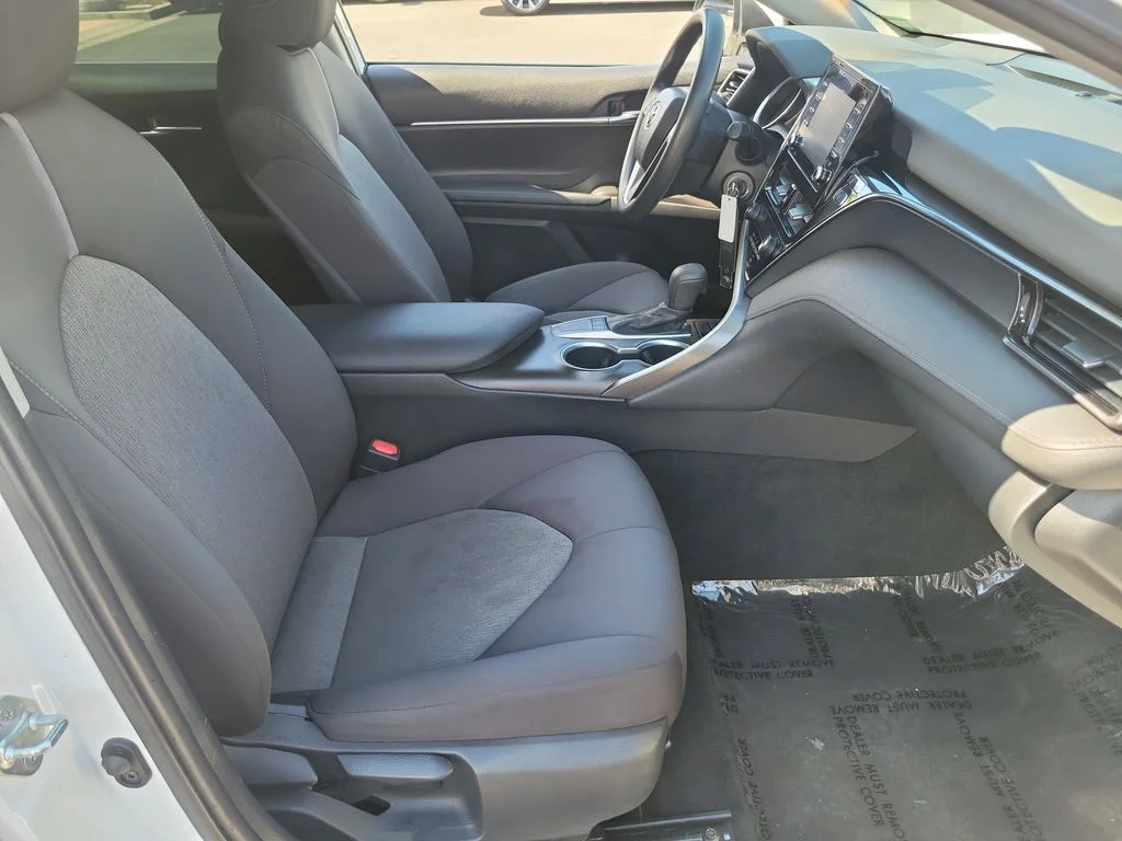 Used 2022 White Toyota LE image 18