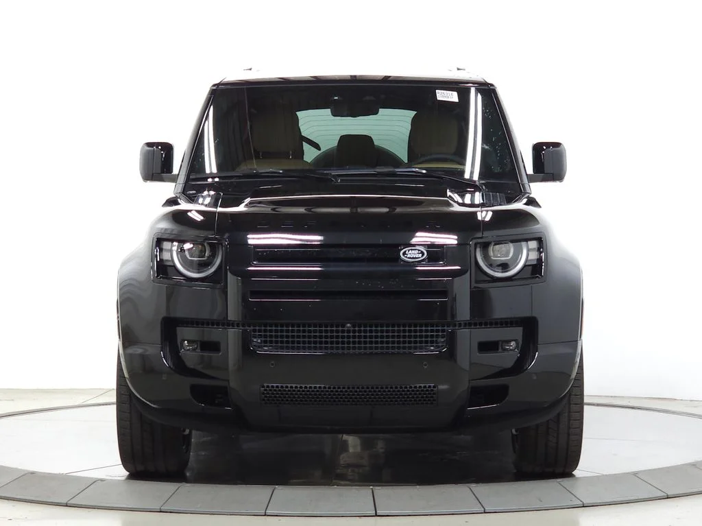 New 2026 Santorini Black Land Rover X-Dynamic SE image 2