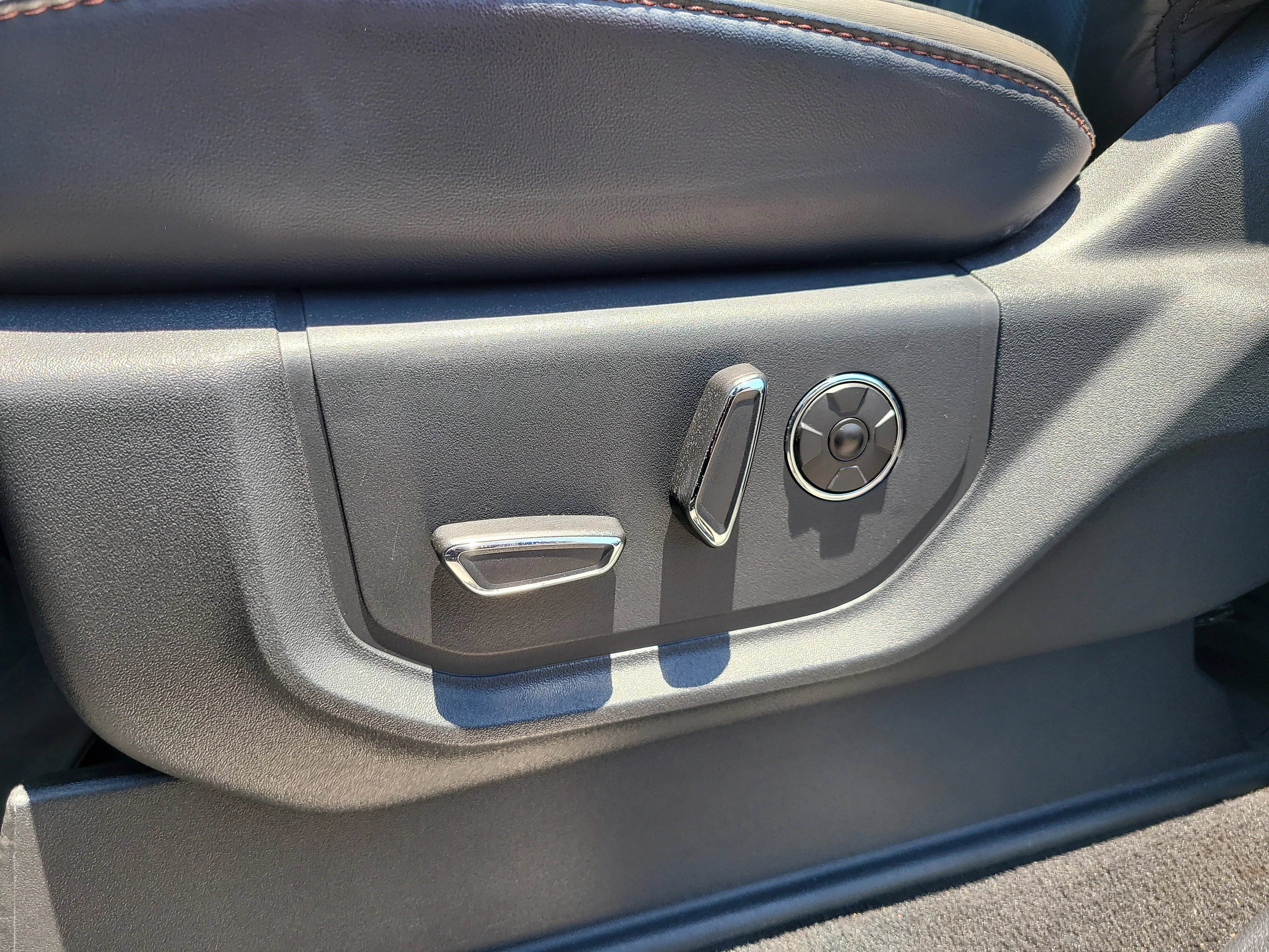 Used 2022 Blue Metallic Ford Platinum image 18