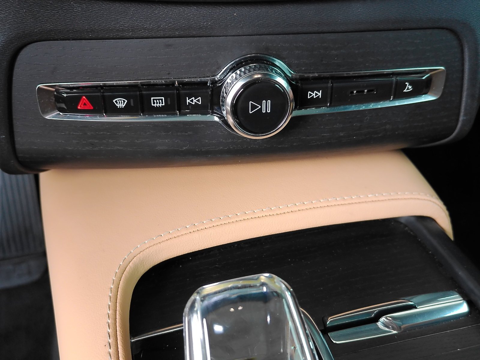 Used 2023 White Volvo Ultimate image 12