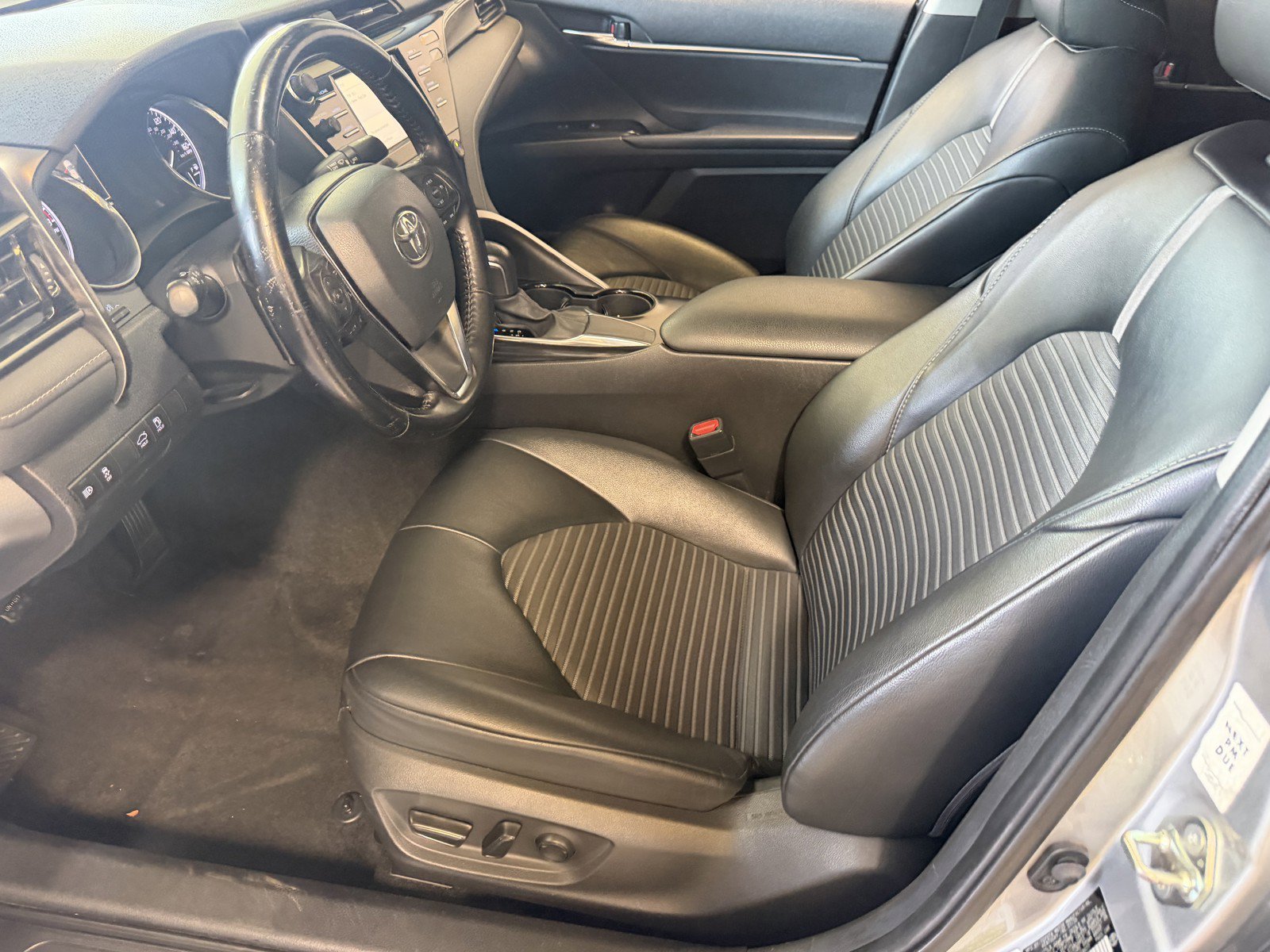 Used 2020 Celestial Silver Metallic Toyota SE image 19