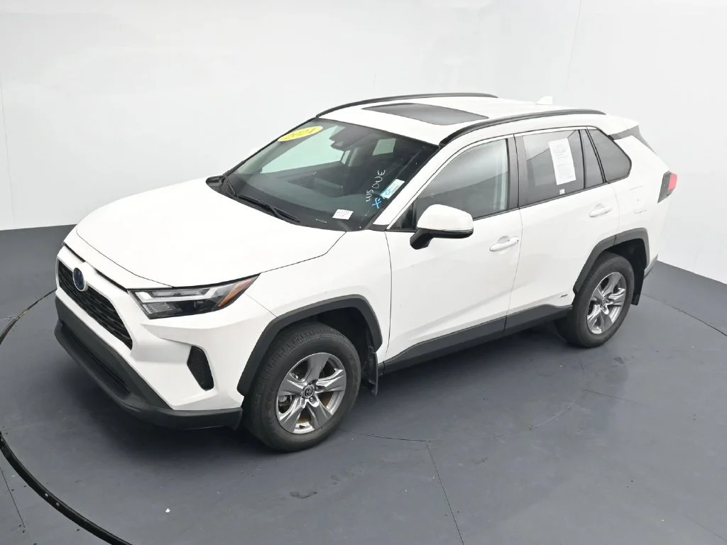 Used 2024 White Toyota XLE image 11