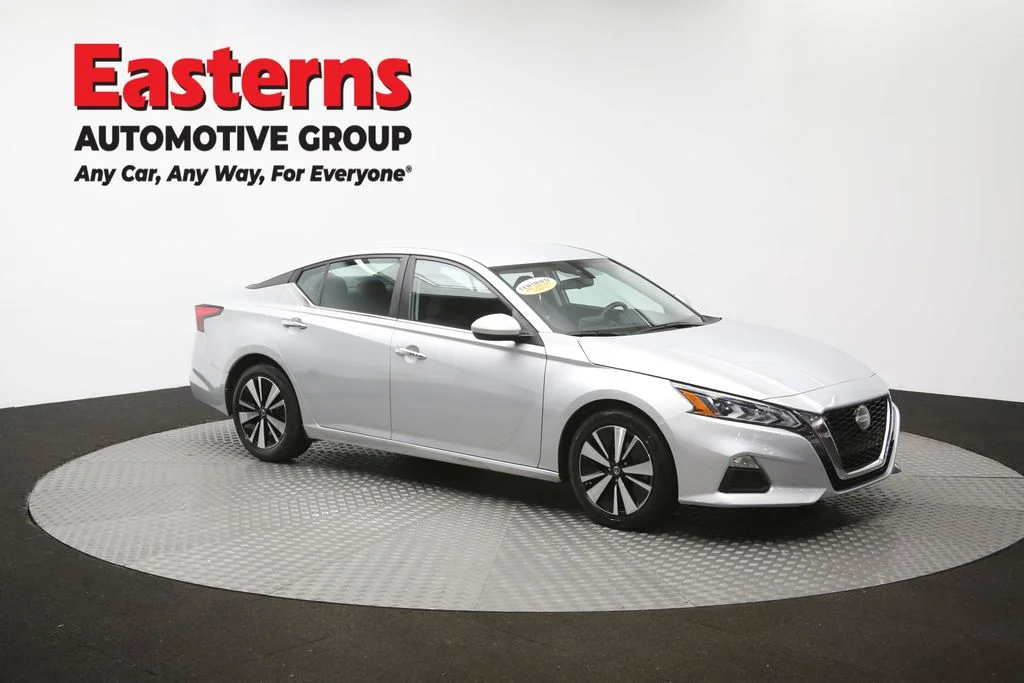 Used 2022 Silver Nissan 2.5 SV image 48