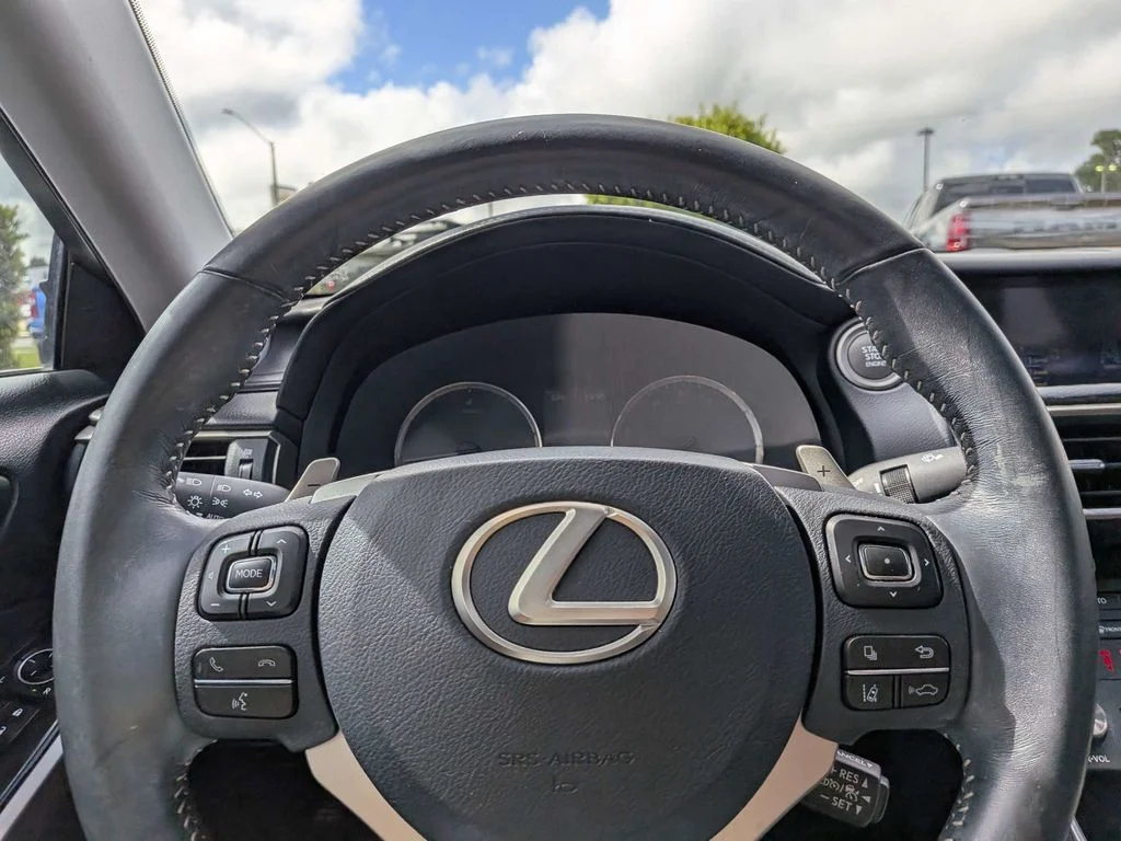 Used 2019 Silver Lexus 300 image 17