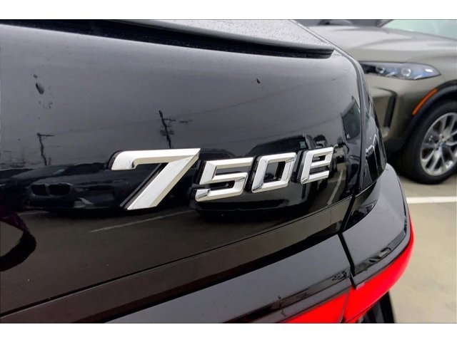 New 2026 Black Sapphire Metallic BMW 750e xDrive image 15