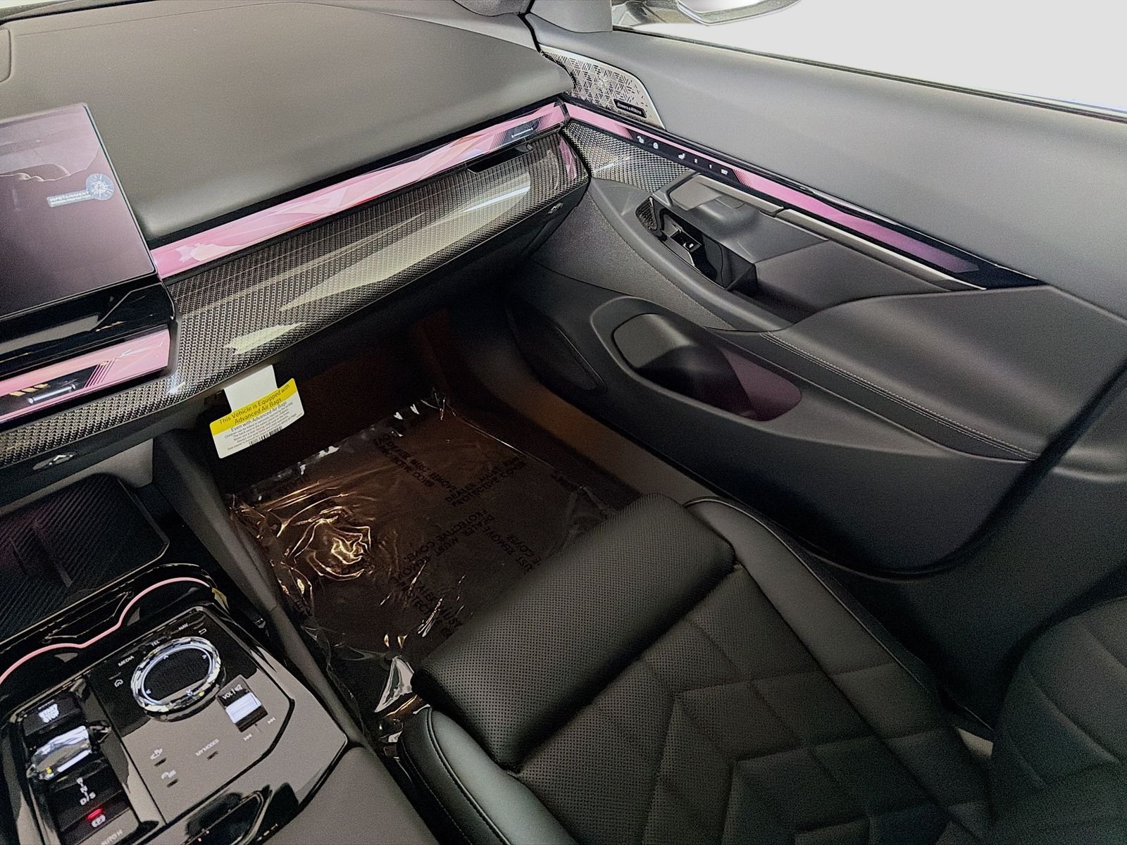 New 2027 Black Sapphire Metallic BMW 550e xDrive image 25