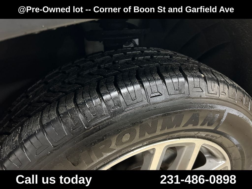 Used 2019 White GMC SLE-2 image 12