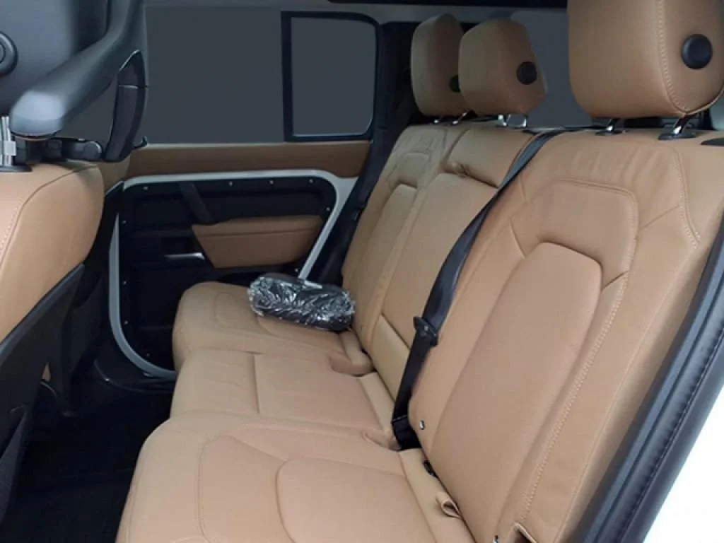New 2026 Fuji White LAND ROVER X-Dynamic SE image 4