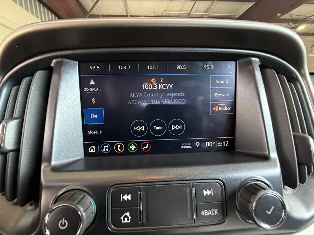 Used 2019 Black Chevrolet Z71 image 20