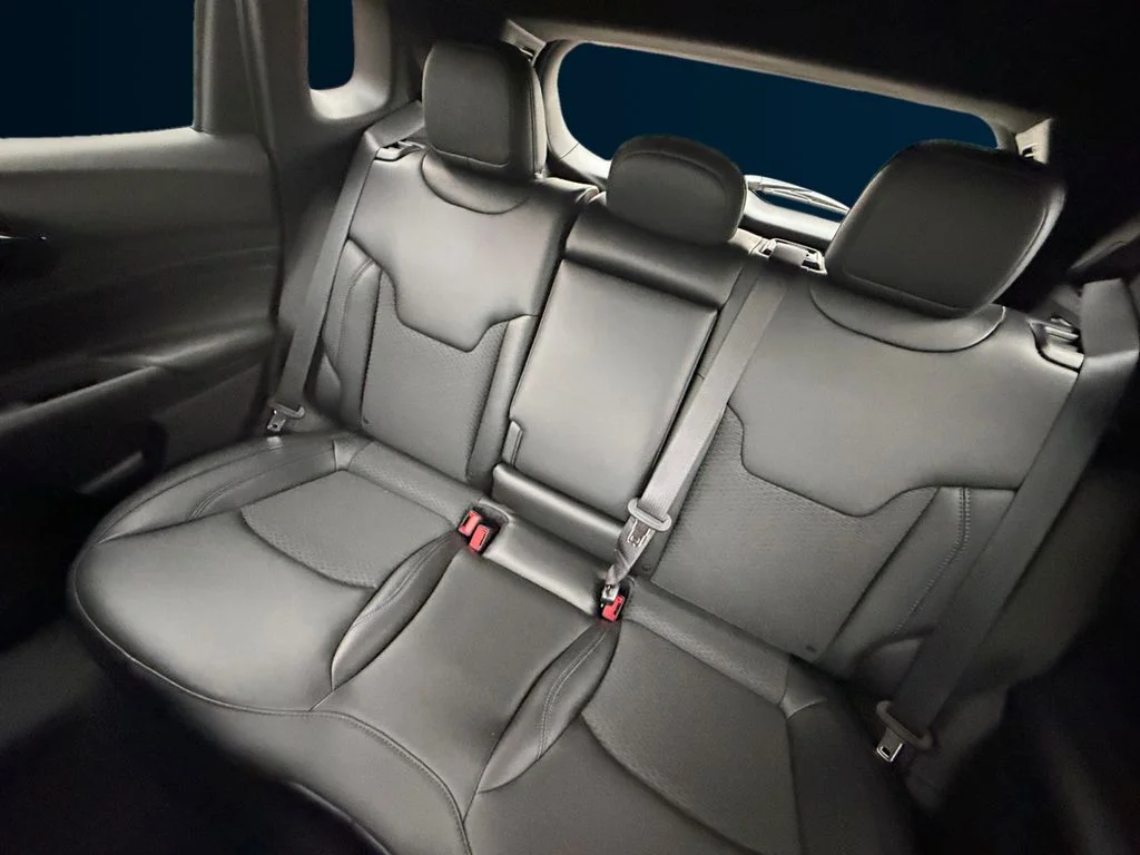 New 2026 White Jeep Latitude image 16