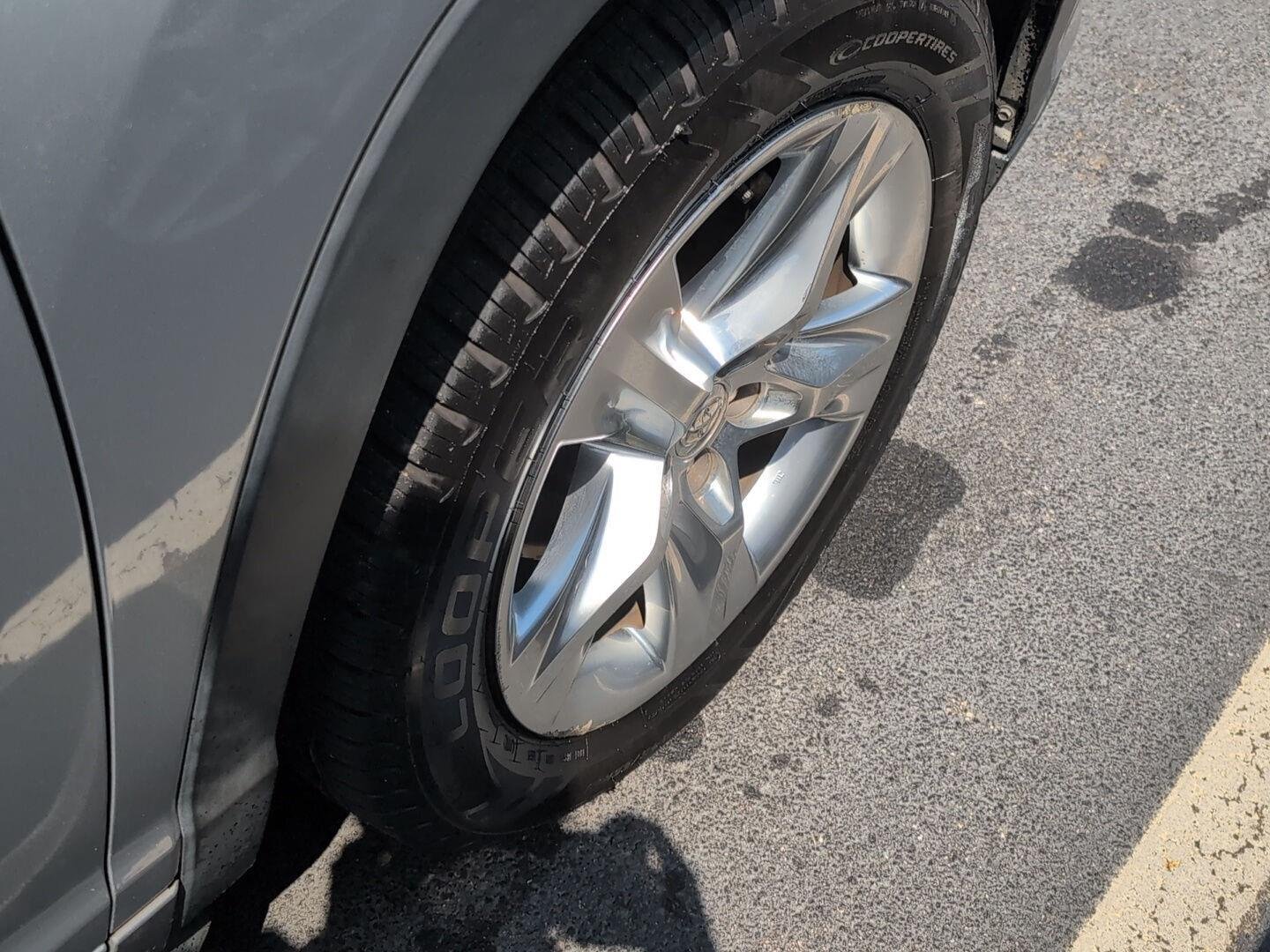 Used 2015 Silver Sky Metallic Toyota Limited image 9
