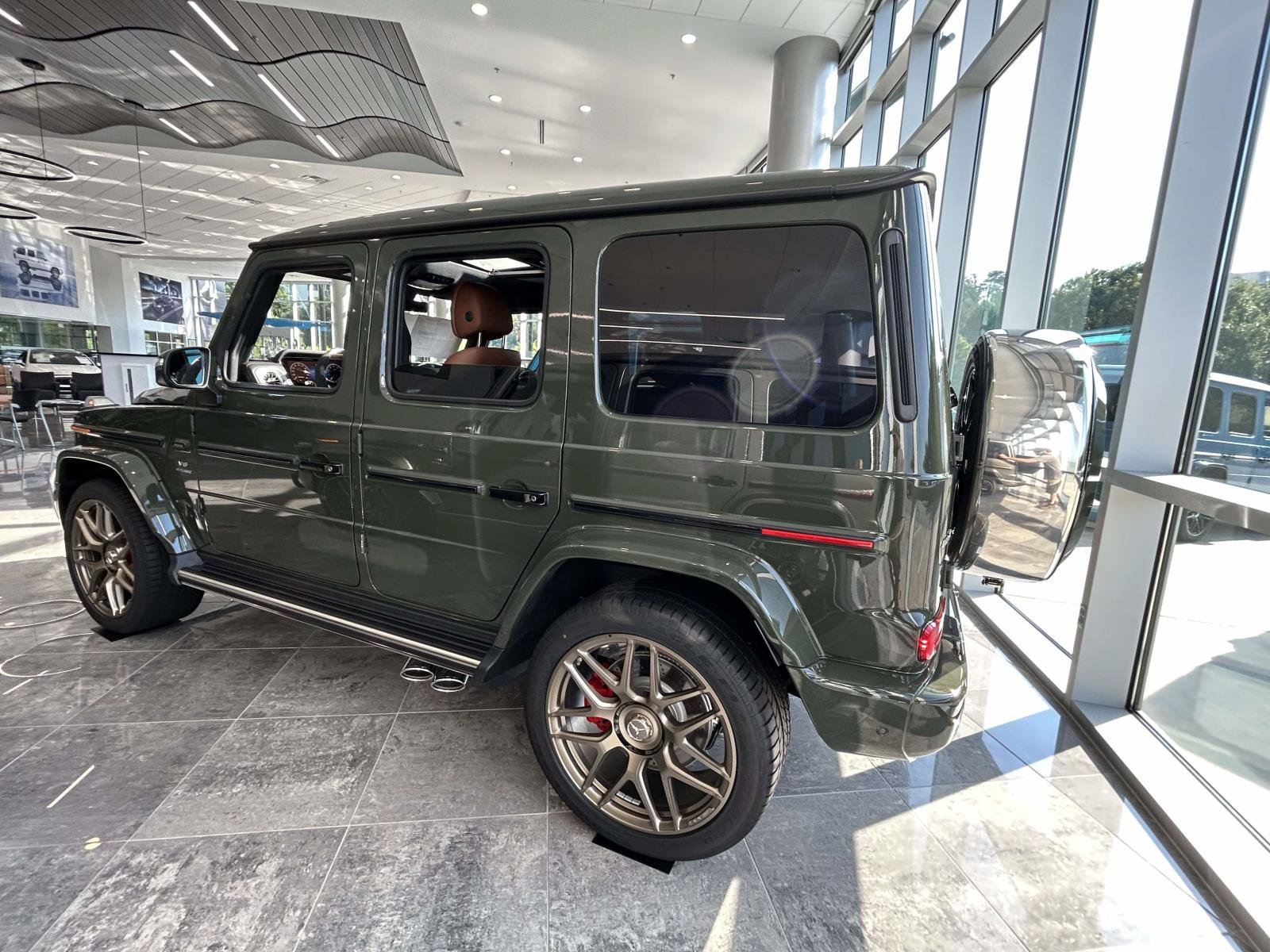 New 2027 MANUFAKTUR customer request glossy paint finish Mercedes-Benz AMG® G 63 SUV image 12