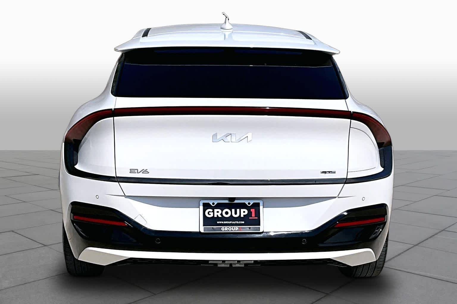 Used 2024 Snow White Pearl Kia GT-Line image 4