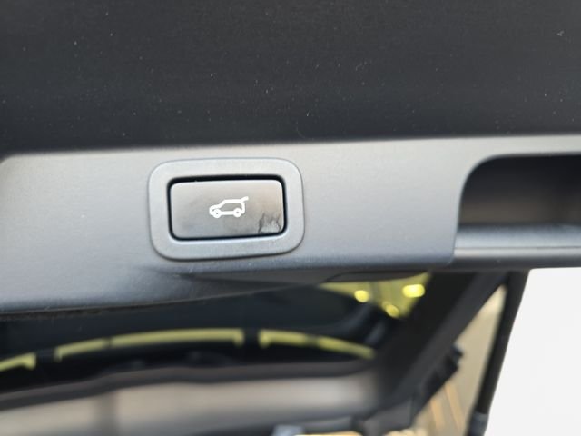 Used 2019 Blue Land Rover HSE image 16