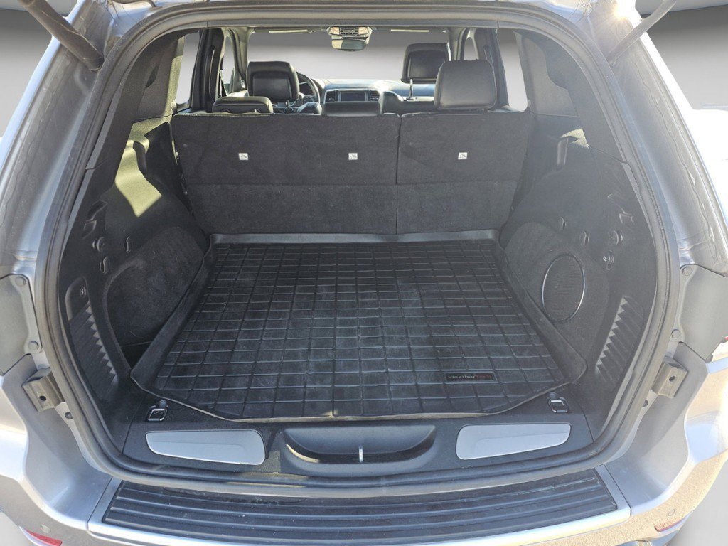 Used 2018 Billet Silver Metallic Clearcoat Jeep Limited image 28
